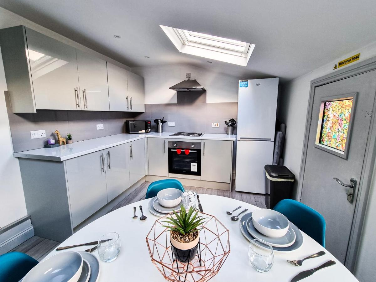 Newly Refurbished Flat In Central Cheltenham With Parking Exterior photo